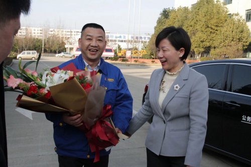 副市长龙小红莅临WG网页版新春走访慰问