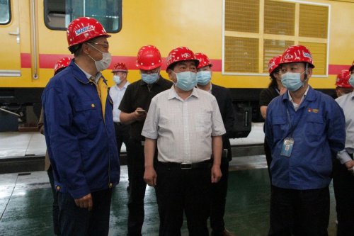 襄阳市副市长李德璋一行莅临WG网页版重工开展工业企业调研工作