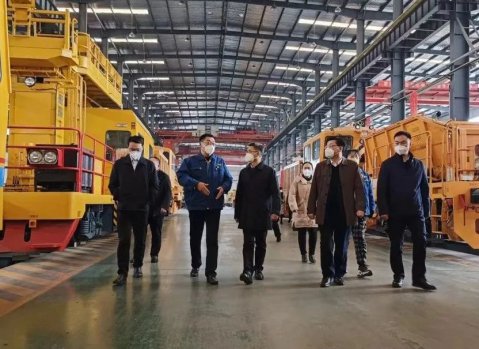  襄阳市市长王太晖、市政府秘书长张宇辉、襄州区区委书记刘明锋等一行到WG网页版重工开展春节前走访慰问活动 